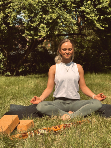 Yoga im Garten